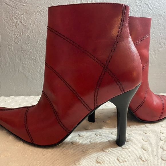 DIBA Vintage Red Bootie - Picture 7 of 16